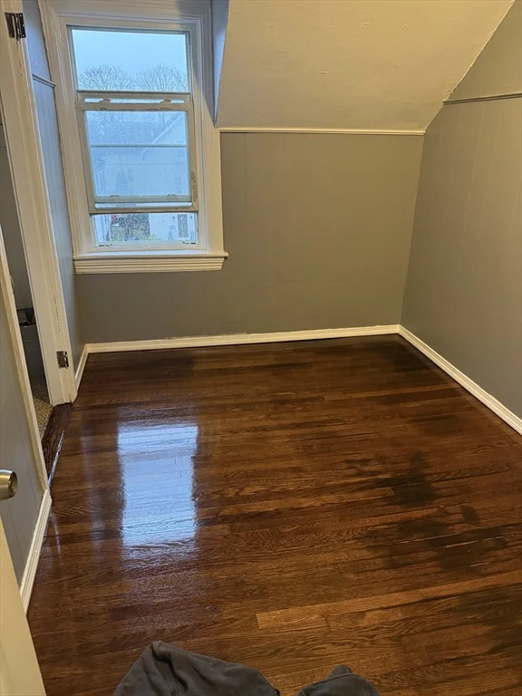 356 Linden St, Fall River