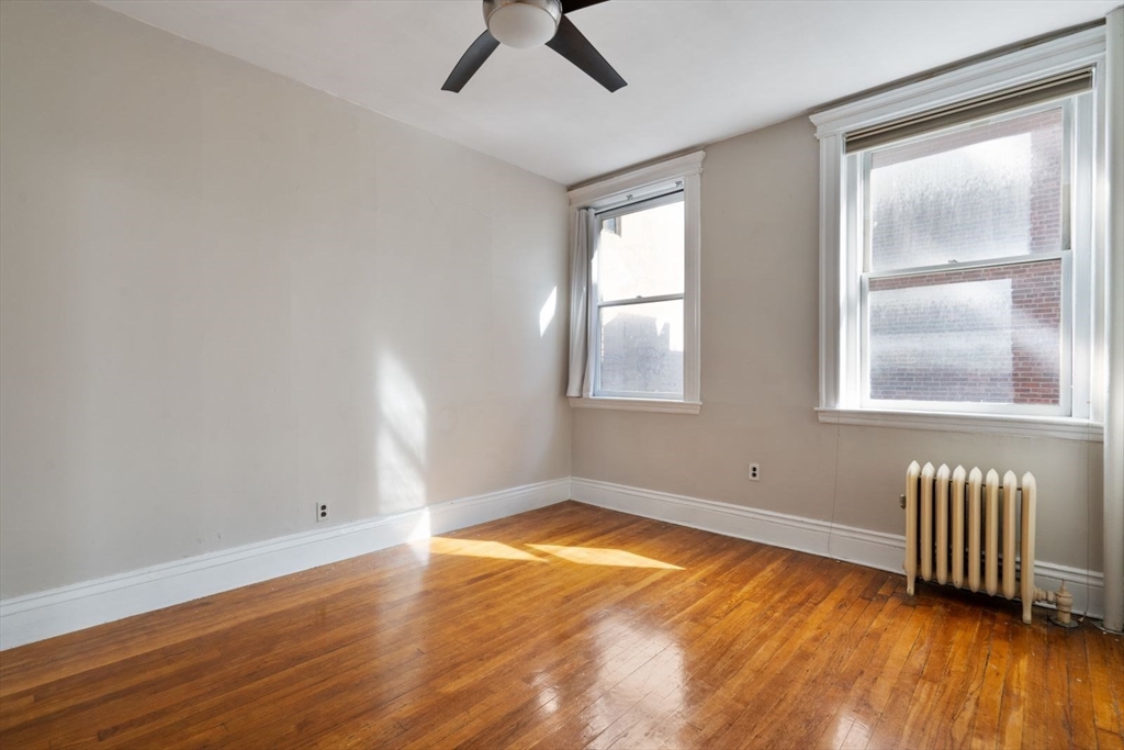 282 Newbury St, Back Bay