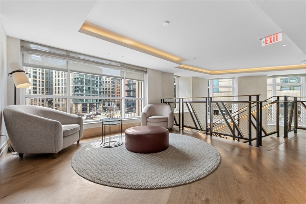 100 Lovejoy Wharf, Waterfront