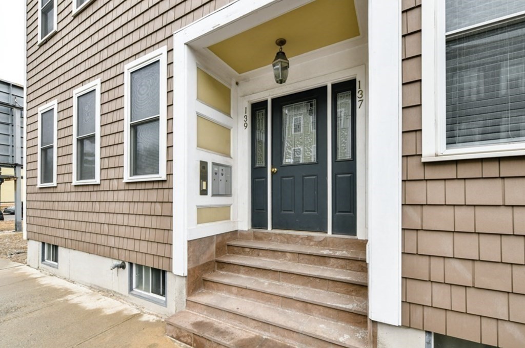 137-139 D St, South Boston