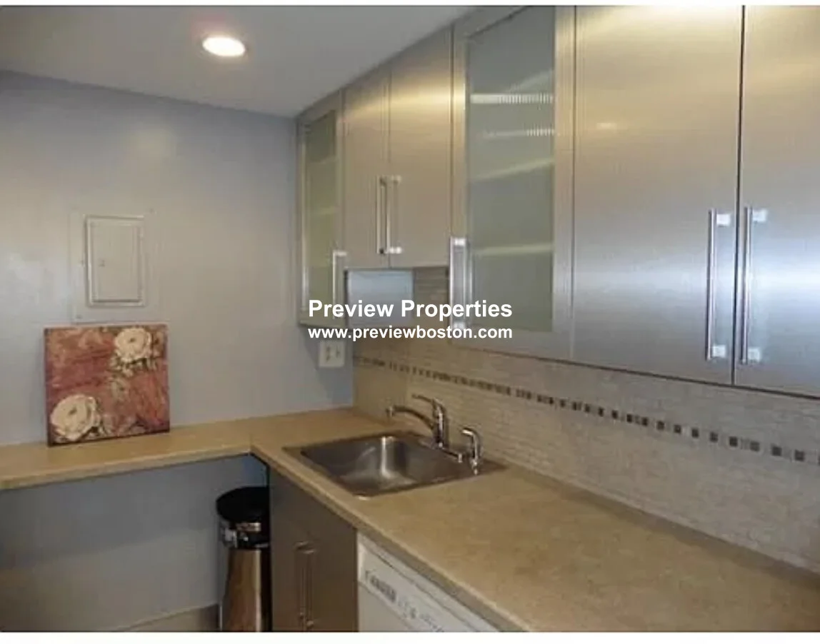 50 Broadlawn Park, Chestnut Hill