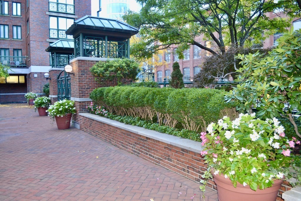 10 Rogers St, East Cambridge