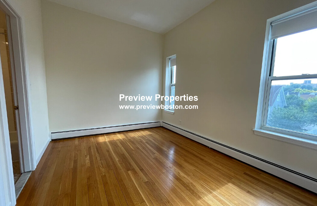 172 North Beacon St, Brighton