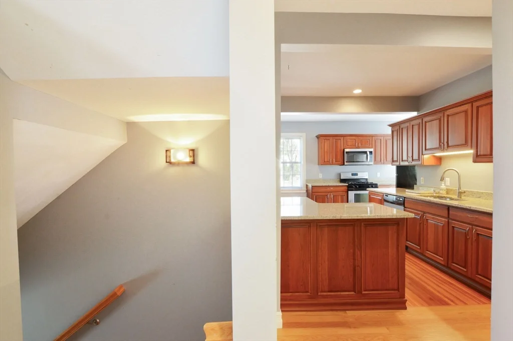 66 Tucker Ln, Dartmouth