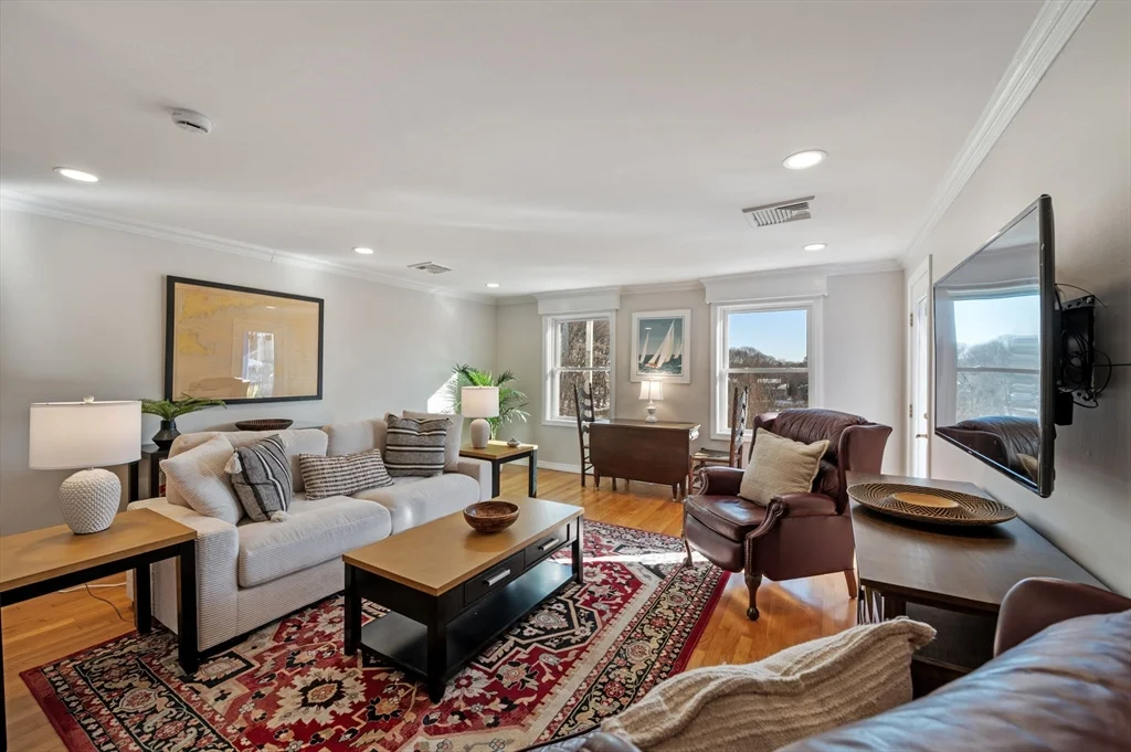 212 Humphrey St, Marblehead