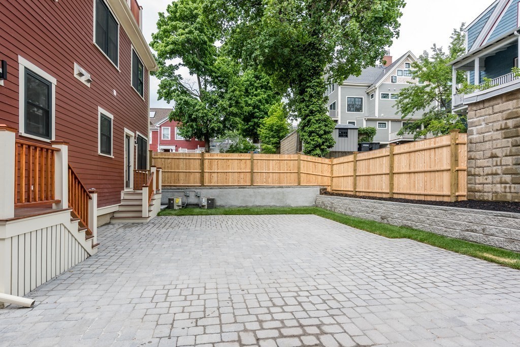 47 Wallace St, Tufts