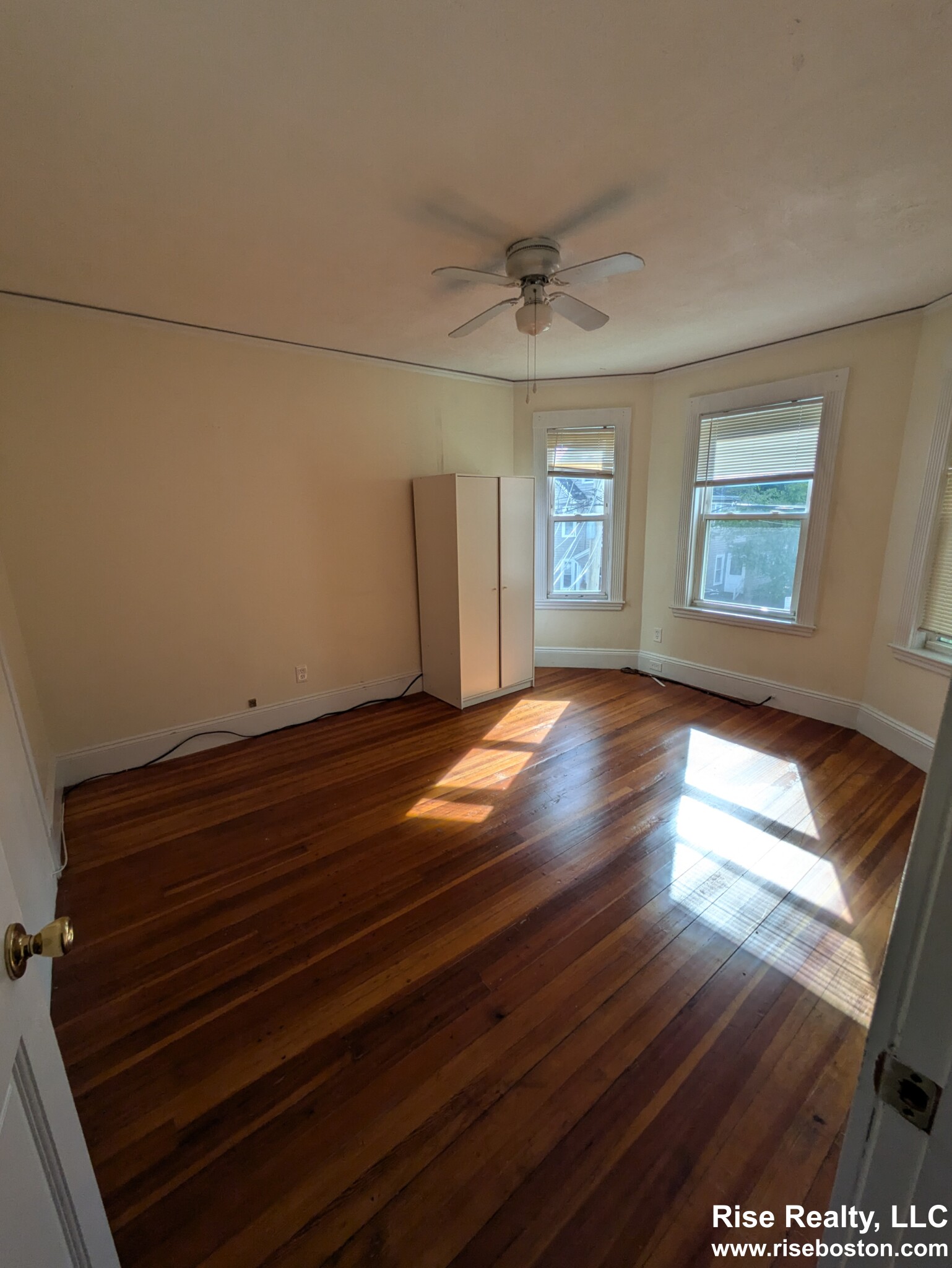 51 Montfern Ave, Oak Square