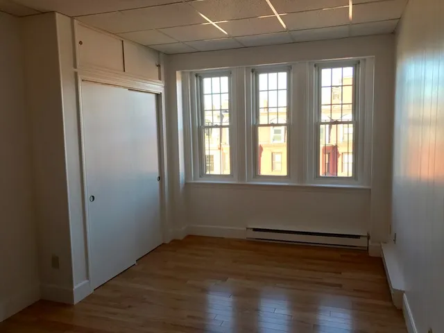 272 Newbury St, Back Bay