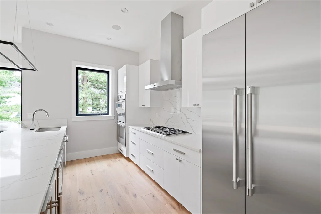 94 Thurston Rd, Newton Upper Falls