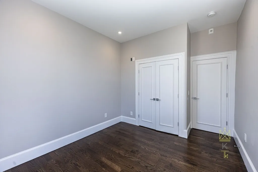 85 Regent St, Roxbury