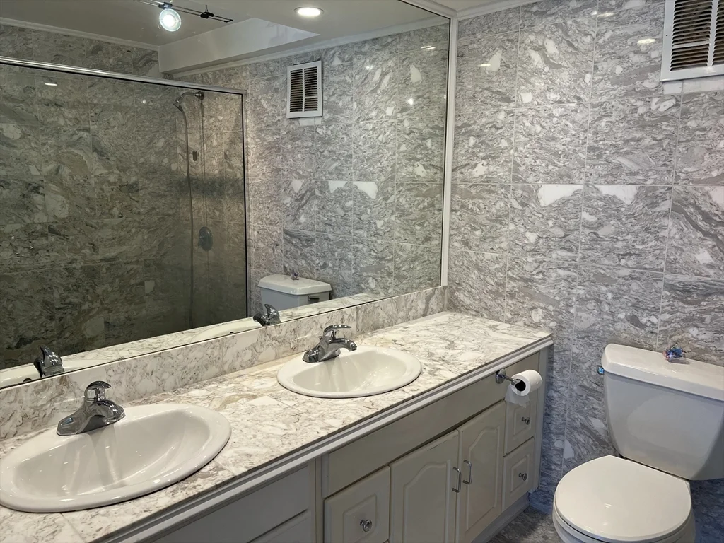 404 Paradise Rd, Swampscott