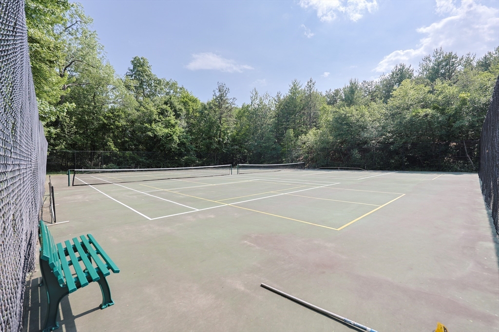 54 Jacqueline Rd, Waltham