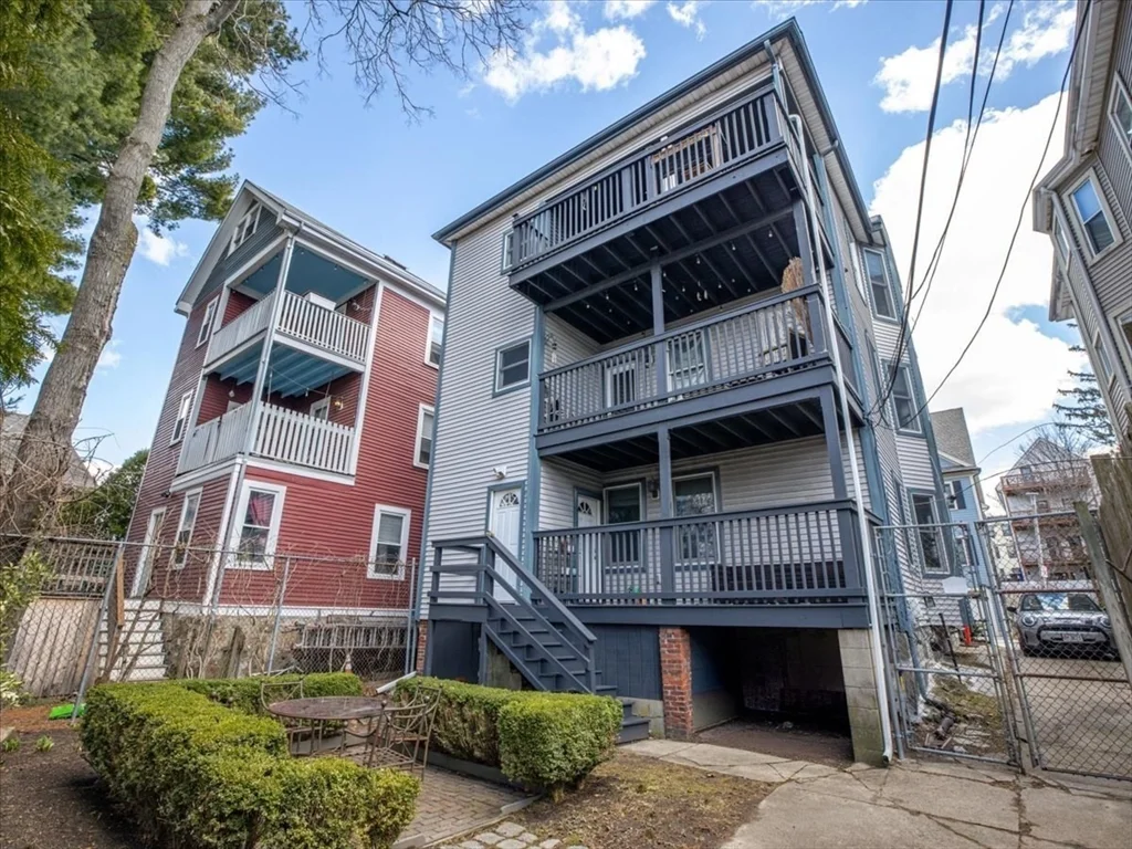 14 Haverford St, Jamaica Plain