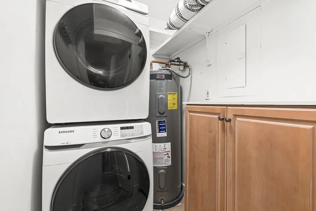 300 Commercial St, Waterfront