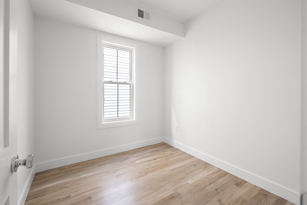 298 Maverick St, East Boston