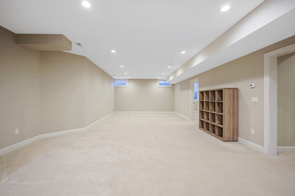 7 Marshall Rd, Wellesley