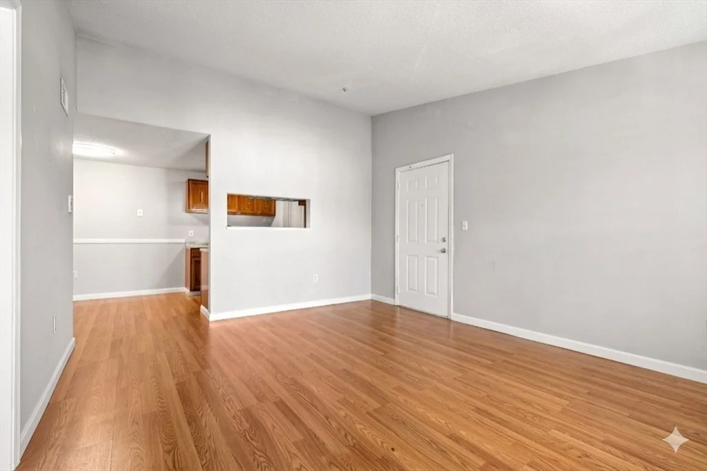 5 Thoreau Ct, Natick