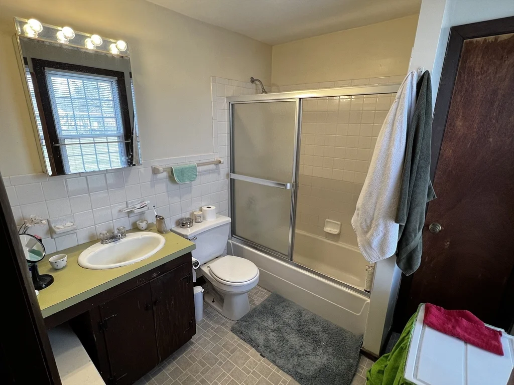 797 Main St, Amherst