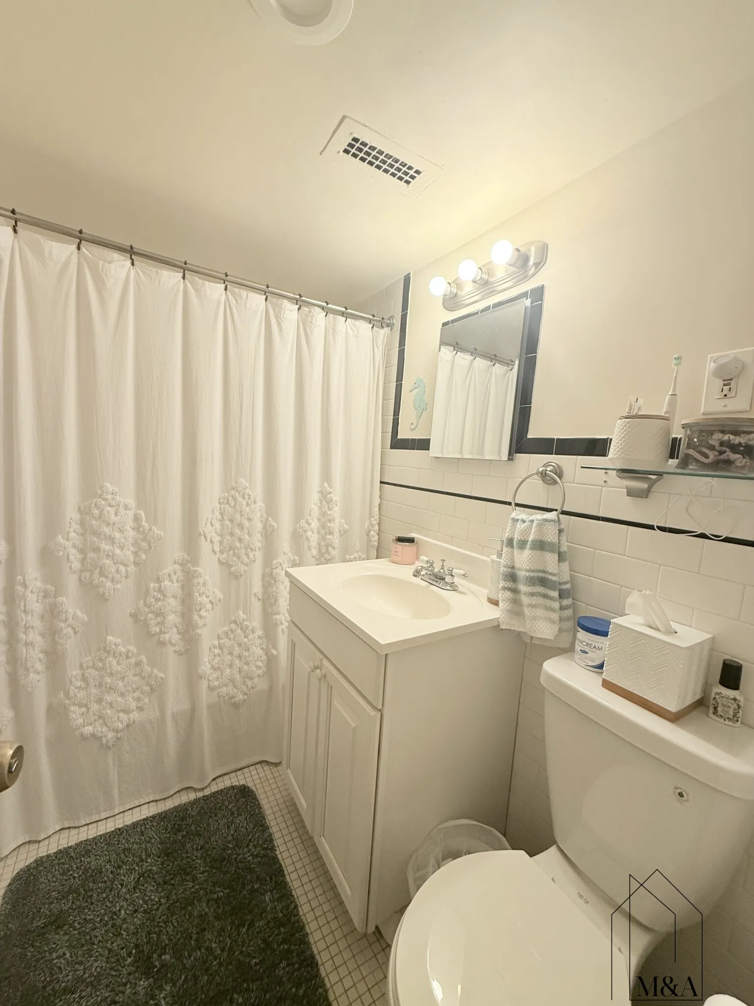 101 Monmouth St, Longwood