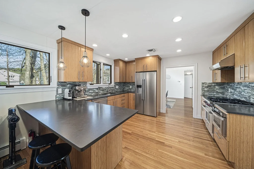 66 Roosevelt Rd, Newton
