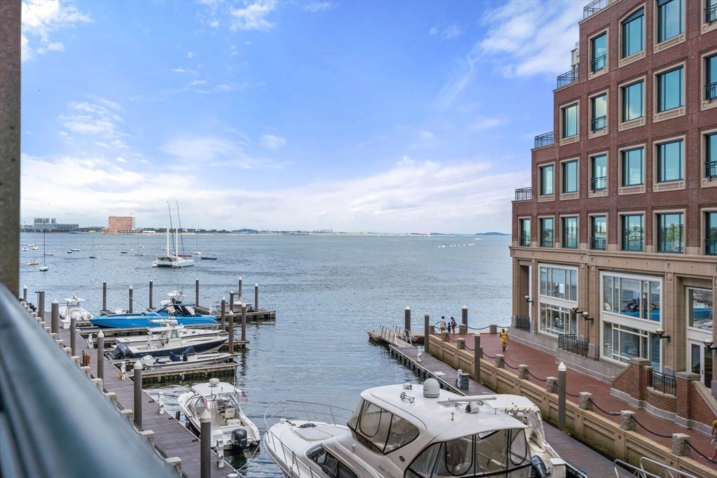 20 Rowes Wharf, Waterfront