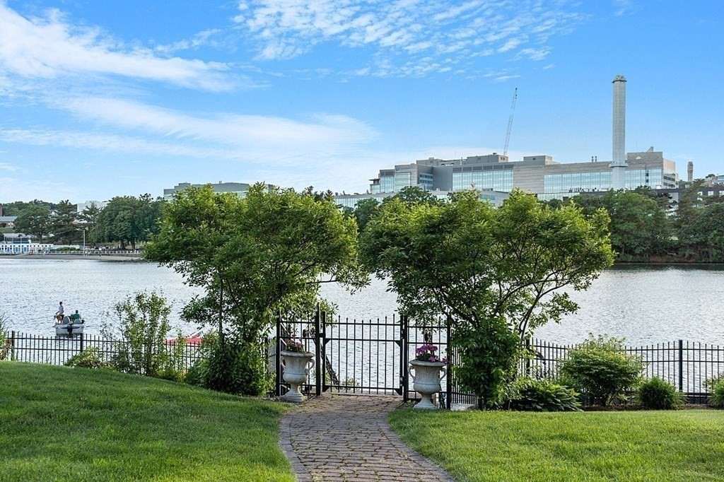 67 N Quinsigamond Ave, Shrewsbury