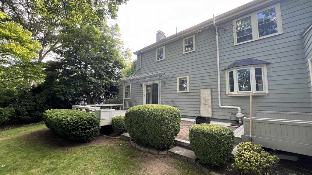 30 Thackeray Rd, Wellesley
