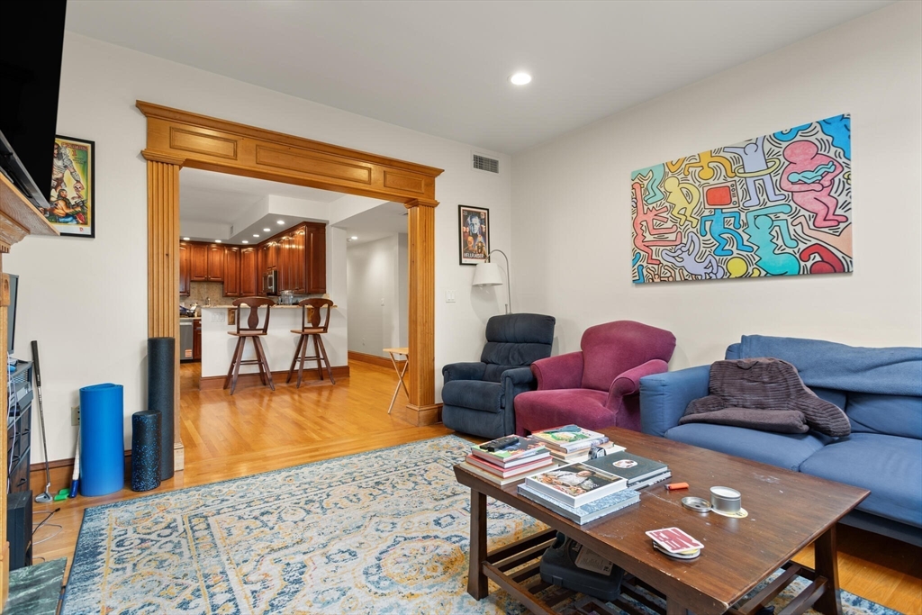 90 Browne St, Coolidge Corner