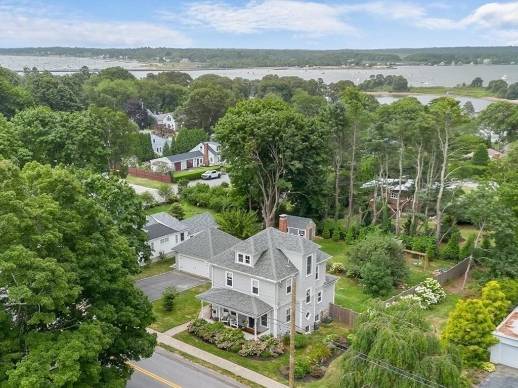 548 Elm St, Dartmouth
