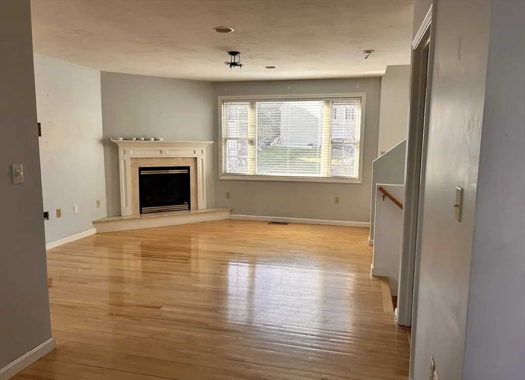 8 Gates Rd, Worcester