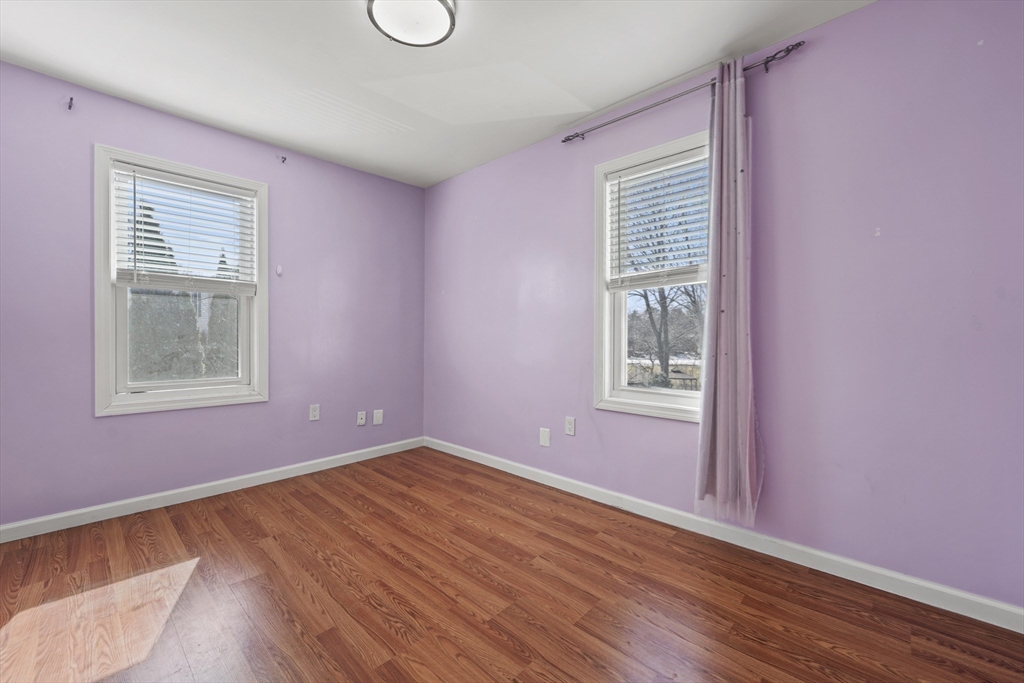 4 Champlain Rd, Salem