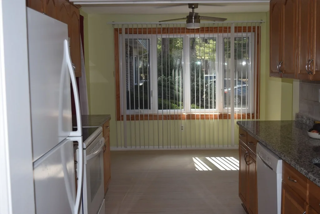 11 Hilltop Ln, Easton