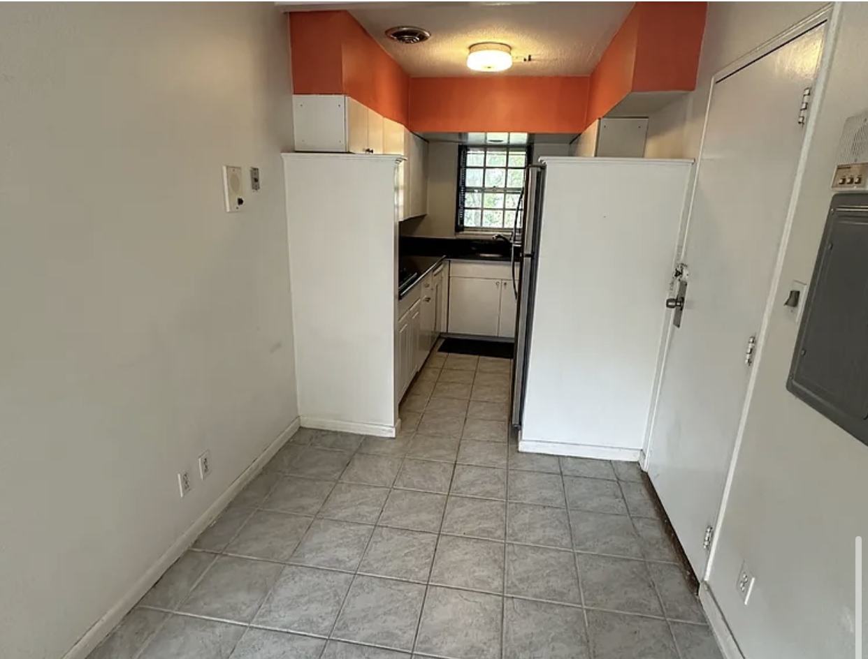 117 Lake Shore Rd, Oak Square