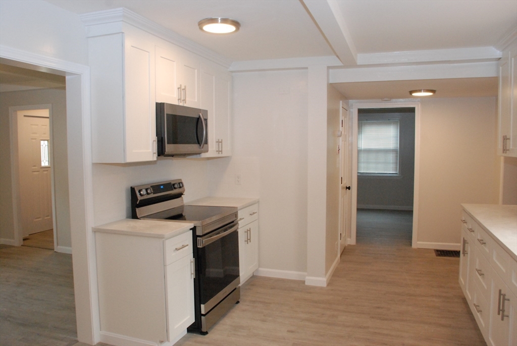 8 Sunset Rd, Wayland