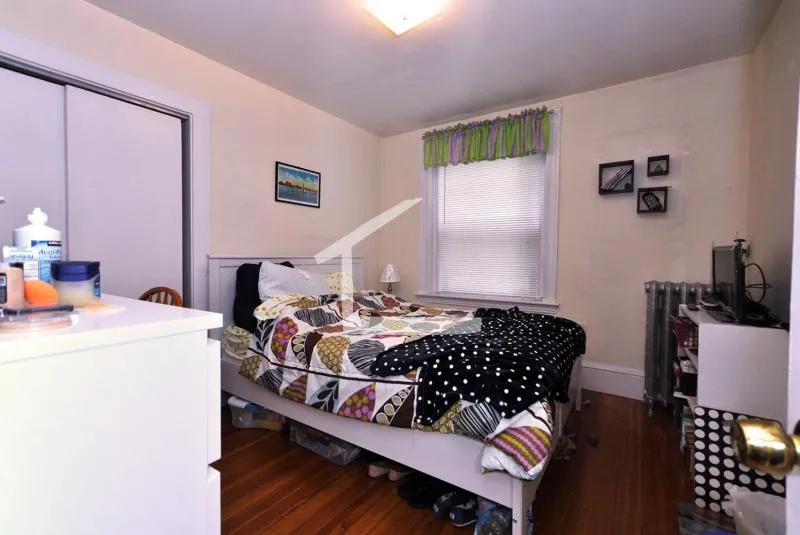 32 Linden St, Central Village