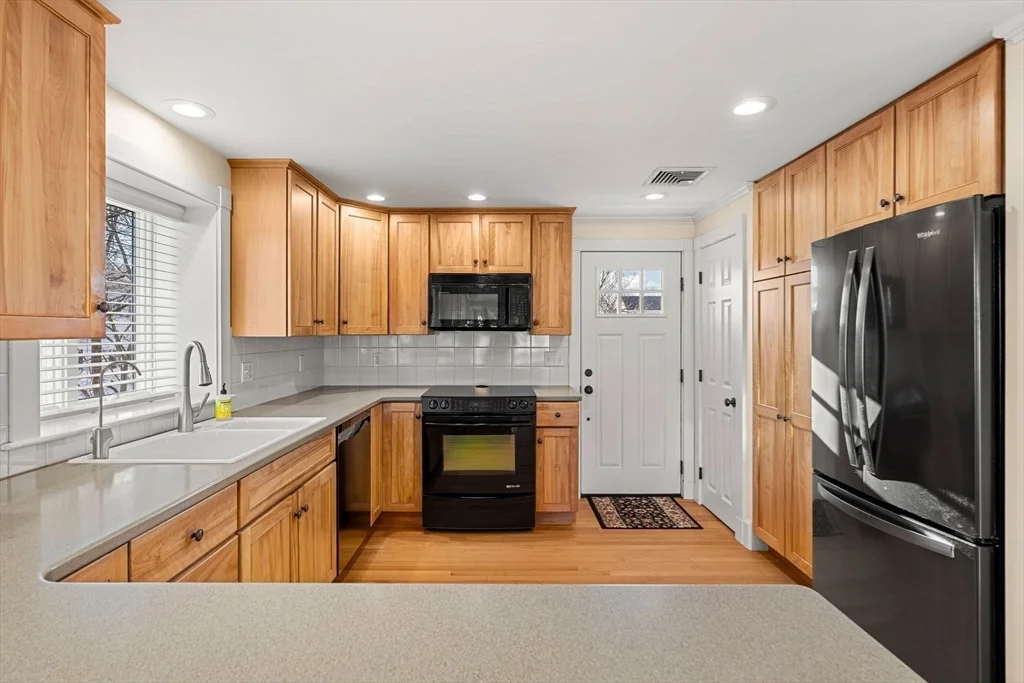 30R Harbor St, Danversport