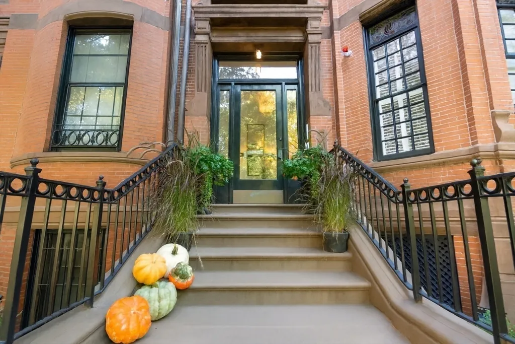 288 Commonwealth Ave, Back Bay