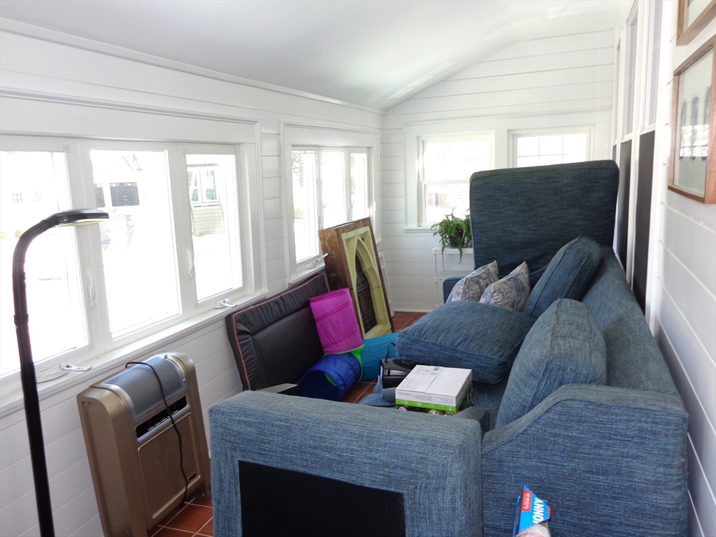 8 Holden Rd, Belmont