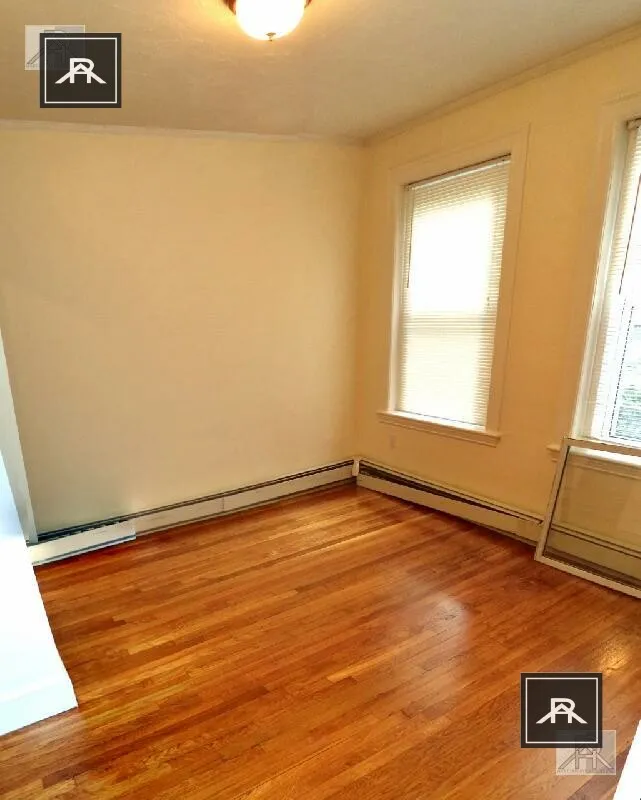 73 Thatcher St, North Brookline