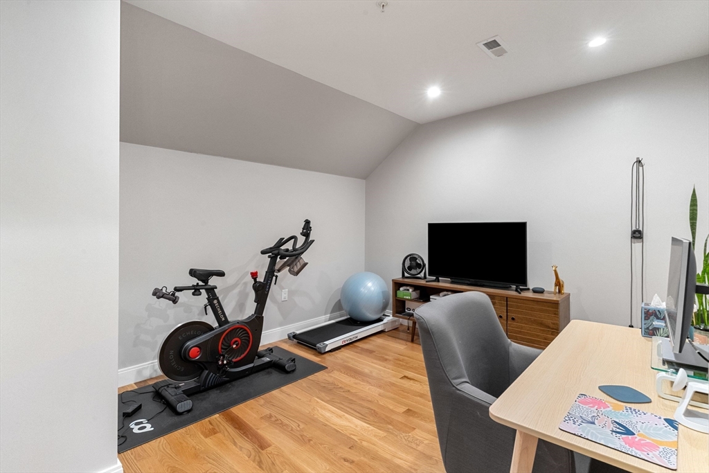 12 Blueberry Hill Ln, Melrose