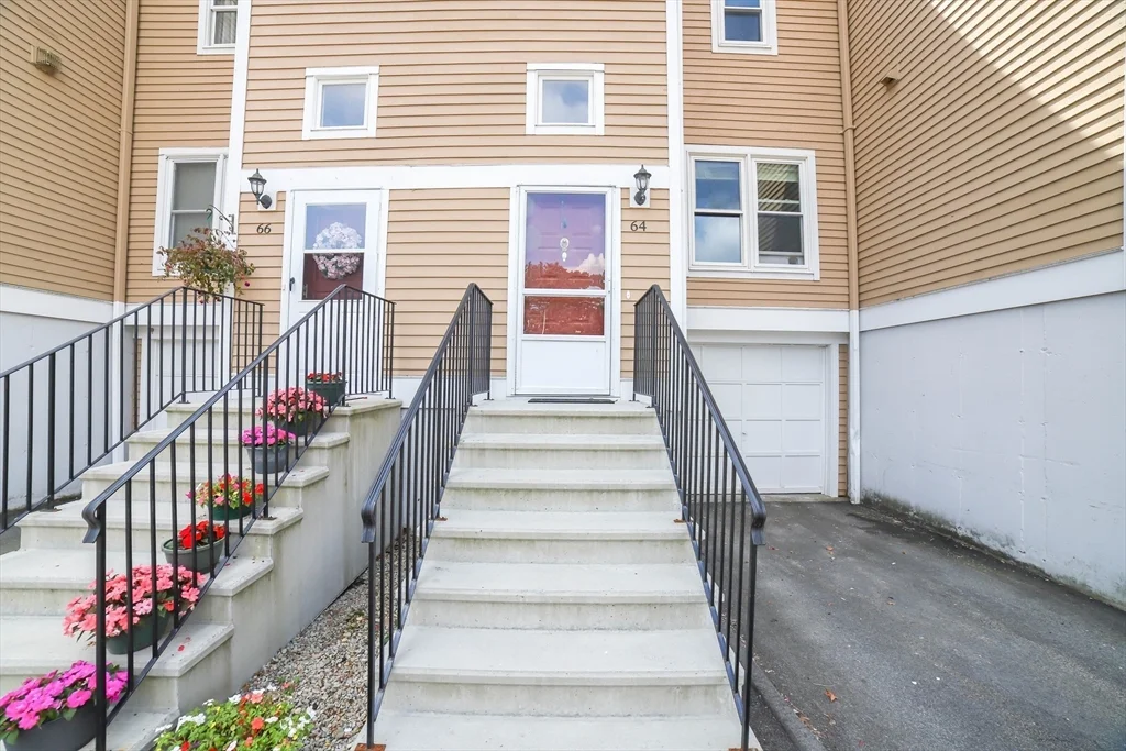 64 Camelot Dr, Tatnuck