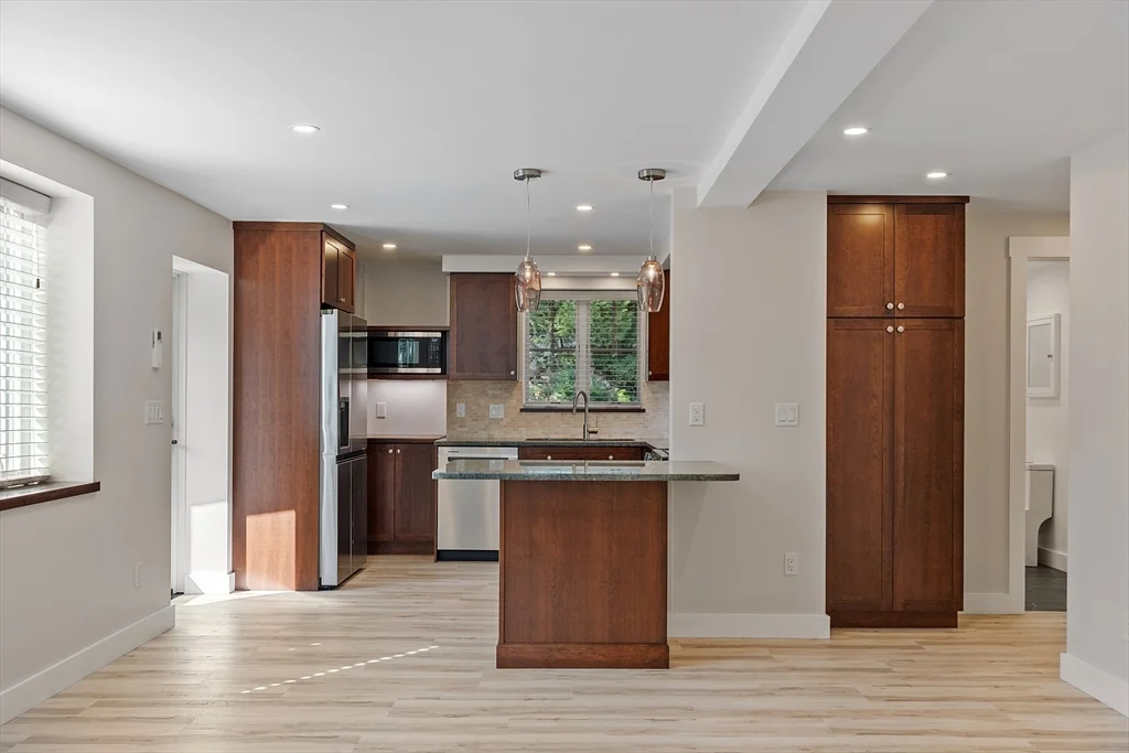 40 Atlantic Ave, Rockport