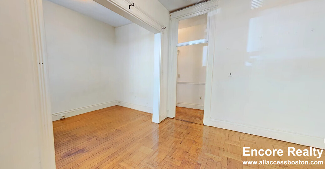 32 Queensberry St, Fenway