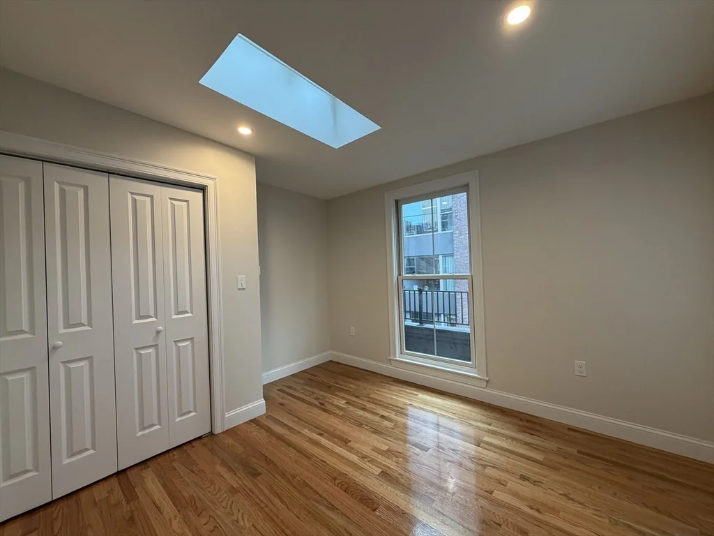 218 Newbury St, Back Bay