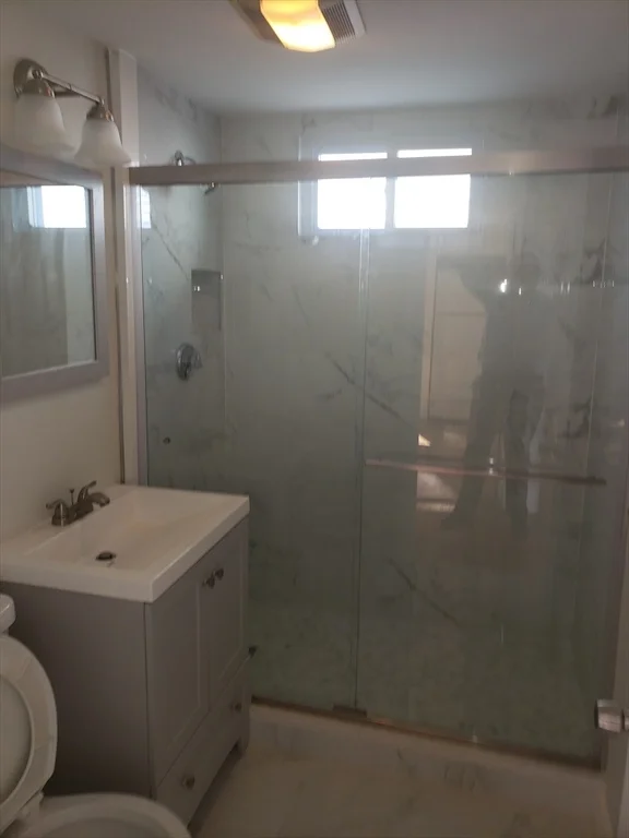 65 Oakland, Oak Square