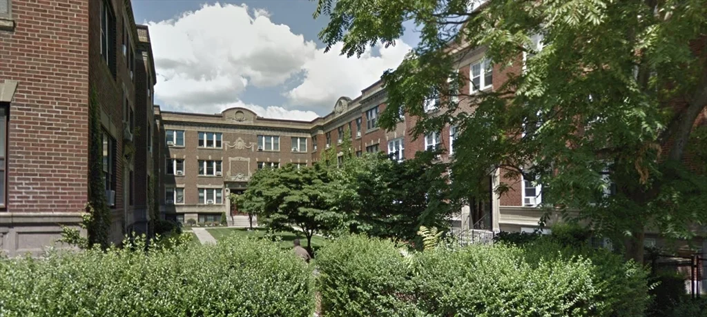 9 Greenway Ct, Coolidge Corner