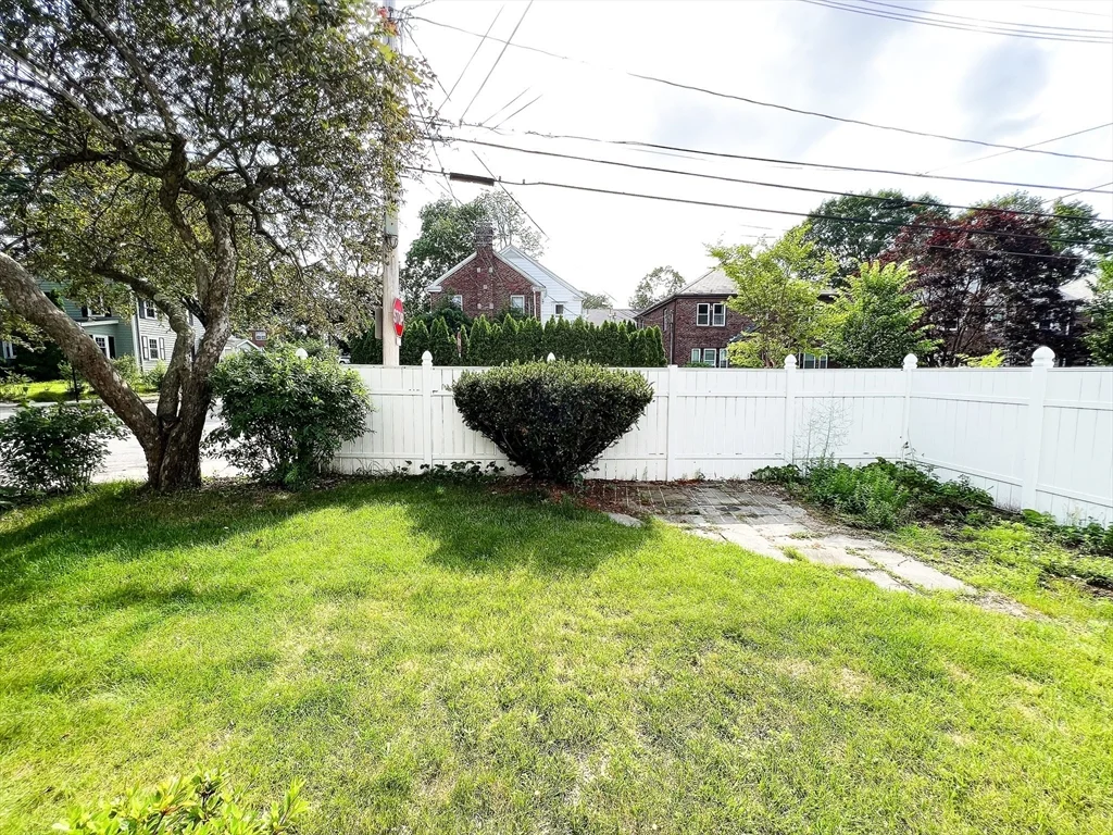 31 Grassmere Rd, Chestnut Hill