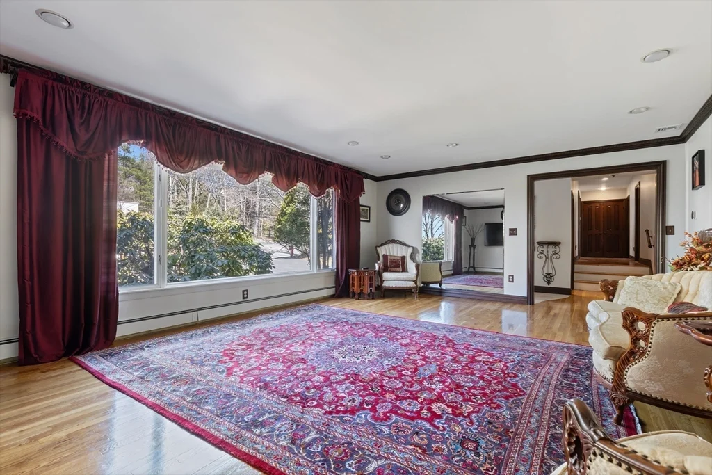 10 Stonewood Dr, Newton