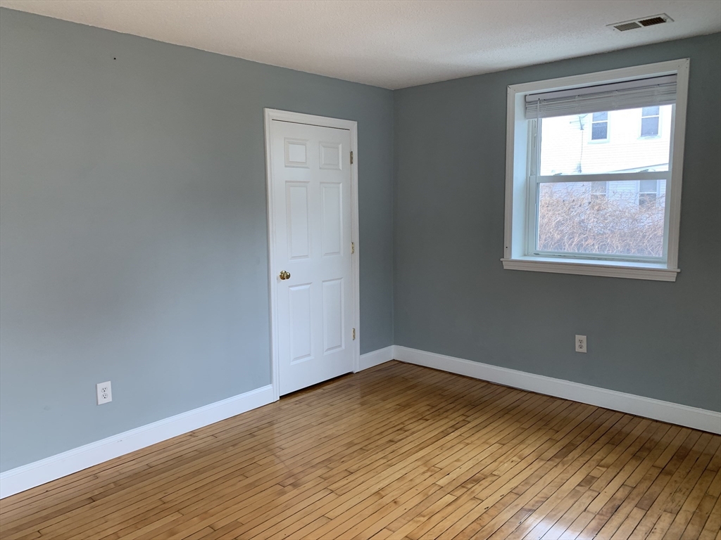 260 Fountain St, Fall River