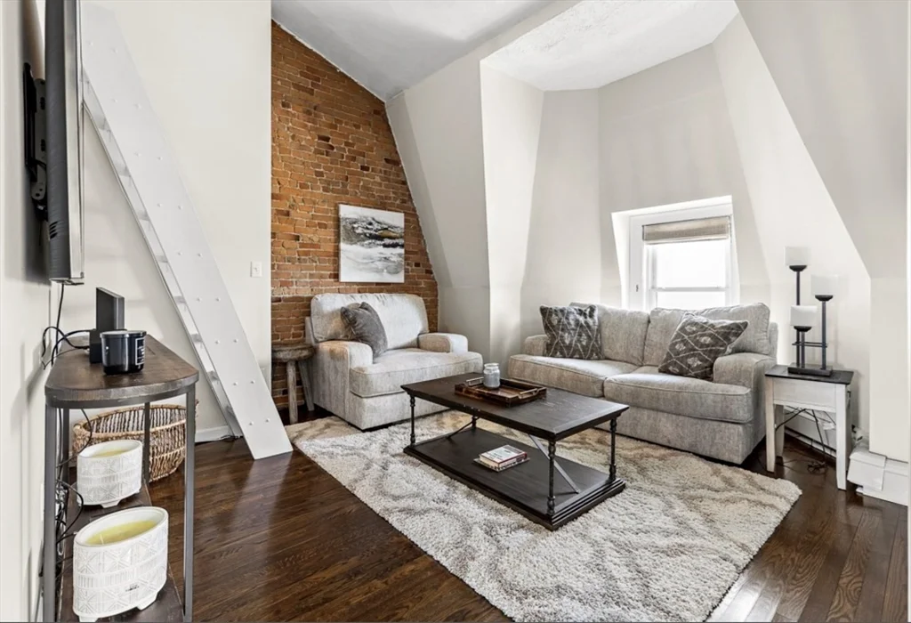 53 M St, South Boston